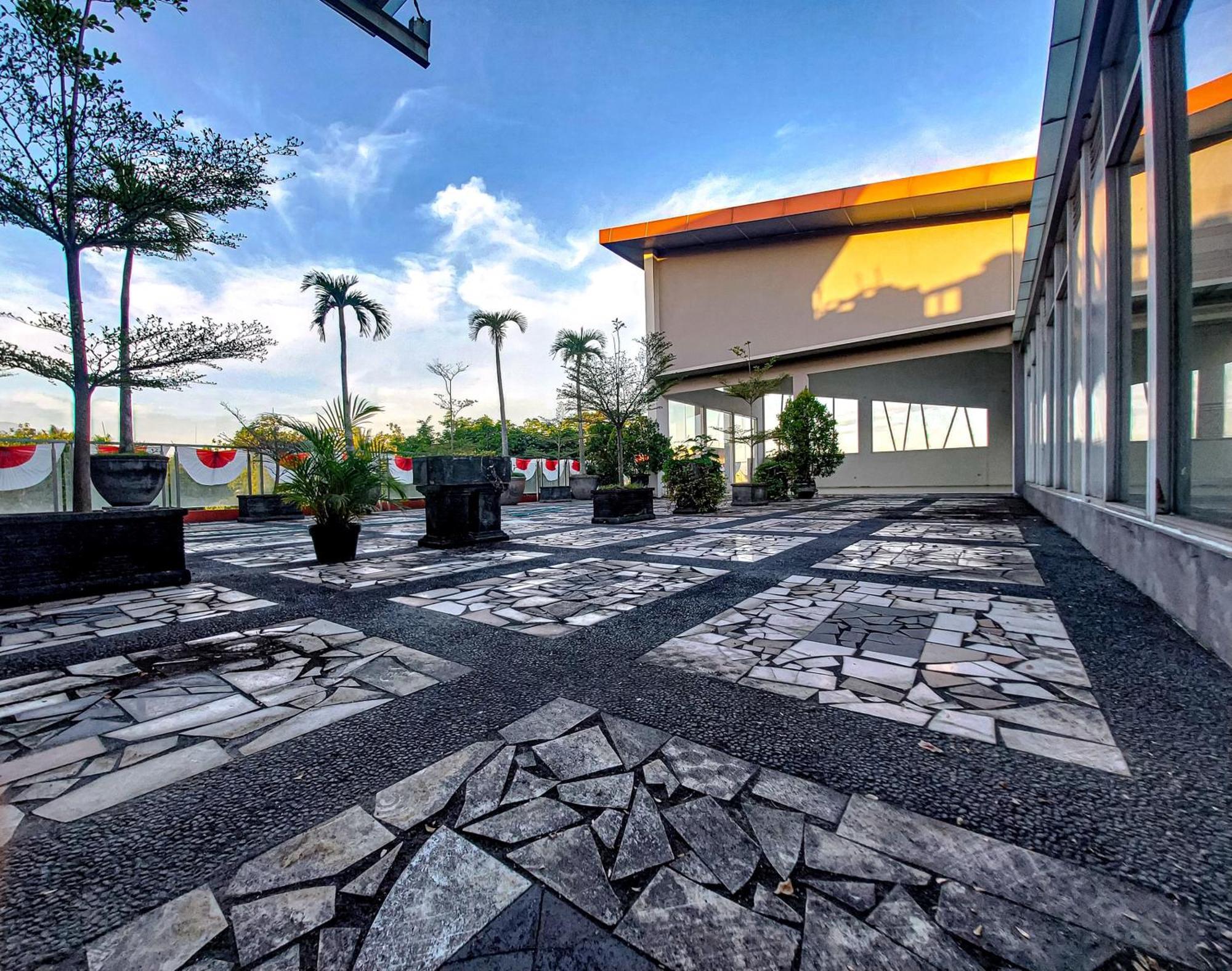 Prima Sr Hotel & Convention Yogyakarta Sleman  Eksteriør bilde